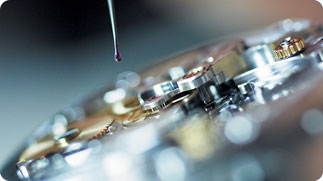 上潤滑劑并重新組裝機芯